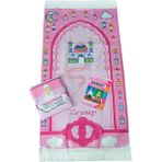 İhvan Online Çantalı Kız Çocuk Isimli Seccade, Tesbih, Namaz Öğreniyorum Kitabı Seti - Pembe - 45 x 80 cm