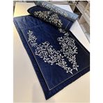 İnci Secret Home Maraş İşi Nakışlı Elyaflı İpek Kadife Seccade Kullanım Alanı ile Şık Tasarım - Lacivert - 80 x 130 cm