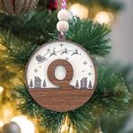 İskandinav Tarzı Q Harfi Yılbaşı Ağaç Süsü, Kişiye Özel Minimalist Noel Baba Desenli Çam Ağacı Süsü Ceviz