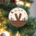 İskandinav Tarzı V Harfi Yılbaşı Ağaç Süsü, Kişiye Özel Minimalist Noel Baba Desenli Çam Ağacı Süsü Ceviz