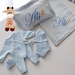 Isme Özel Nakışlı Müslin Bebek Seti – Battaniye, Yastık ve Kıyafet Takımı (6 Parça) - Bebe Mavi - 0 - 3 Ay