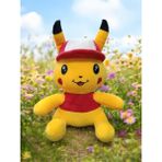 Ithal Kumaş Şapkalı Pokemon Go Pikachu Figür Peluş Oyuncak Uyku & Oyun Arkadaşı Pikachu 25 Cm. - Kırmızı