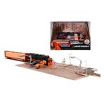 Jada, 9334915314R00, Hızlı ve Öfkeli Nano Tren Sahnesi Diorama Modellemesi, 2 Die-Cast (Metal) Nano Araç, Serbest Tekerlek, Aksesuarlar, Araç Standları, 4 cm, 1,65"