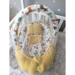 Jaju Baby Sarı Örgü Pike Kumaş ve Orman Müslin Kumaş Ponponlu Babynest ve Yorgan Oyuncak Aparat ve Tül Set