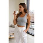 Kadın Gri Kare Yaka Crop Top Bluz – Şık, Rahat Ve Kolay Kombinlenebilir