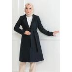Kadın Kaşe Kaban – Uzun Boy Kruvaze Yaka, Kuşaklı Tesettür Kışlık Kaban, Astarlı Şık Yünlü Dokuma Oversize Rahat Kalıp, Cepli Modern Kaşe Mont Modeli - Lacivert