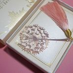 Kadınlar için hediyeler, anne, öğretmen, öğrenciler için - Yocuzee kitap ayracı metal hediye kutulu, çiçek ve püsküllü yer imi