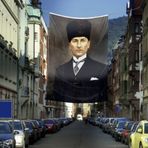 Kalpaklı Mustafa Kemal Atatürk Poster Cephe Bayrağı-400x600cm -4x6metre