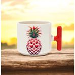 Kalpli Ananas Tasarımlı Kırmızı T Kulplu Seramik Baskılı Kupa Bardak 250 ml - Beyaz - Krem