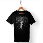 Kendim Seçtim Playing Music In The Rain Nota Yağmuru Şemsiye Baskılı Tişört Unisex T-Shirt - Siyah - 2XL