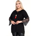 Kheos Püskül ve Boncuk Bağcık Detay Yuvarlak Kayık Yaka Uzun Volanlı Dantelli Kol Dökümlü Büyük Beden Bluz