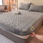 King Size Açık Gri Elastik Lastikli Çarşaf Kalın Mercan Polar Kapitone Tasarım Yumuşak Sıcak Kadife Yatak Örtüsü ve Yastık Kılıfı Seti 180x200 cm 3 ADET
