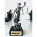 Kişiye Özel Adalet Heykeli | Themis Figürlü Avukat Masa Üstü Biblo – Hukuk Temalı Hediye