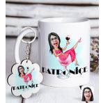Kişiye Özel Anahtarlık ve Bayan Patroniçe Karikatürlü Beyaz Kupa