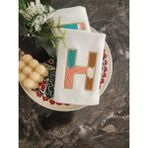 Kişiye Özel Nakışlı Havlu | Harf Işlemeli %100 Pamuk Çeyizlik & Hediyelik El Havlusu - 30 x 50 cm - Beyaz - Bordo