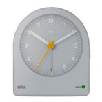 Klasik Braun analog çalar saat, erteleme fonksiyonu ve sürekli arka aydınlatmalı, sessiz kuvars hareketli, gri şişme alarm bip sesi, model BC22G.