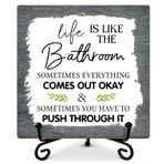 Komik Banyo Dekoru Ahşap Masa Tabelaları Ofis Masası Dekoru - Hayat Banyo Gibidir, Arkadaşlar için Yeni Eve Taşınma Hediyeleri, İş Arkadaşları için Ev Hediyeleri, Raflar için Banyo Dekoru Tuvalet