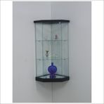 Köşe Duvar Cam Dolap VM 504 TC (SİYAH) Modern Tasarım Yerden Tasarruflu Temperli Cam Duvara Monte Vitrin Oturma Odası Yatak Odası veya Ofis için Küçük Alanlar için Şık Depolama Çözümü.