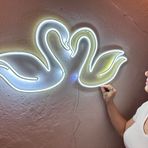 Kuğular Neon Tabela - Neon Metal Duvar Sanatı, Neon LED Işık Dekoru, (Uzaktan Kumandasız)
