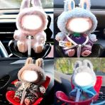 Labubu Peluş Bebek Araba Gösterge Paneli Süsü Siyah, Ayarlanabilir Kayışlarla - 17CM/ 6. 7" - 20CM/ 7. 8" (Oto Koku )