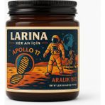 Larina Nostalji Koleksiyonu – Retro Temalı Kokulu Mumlar | 70’ler, 80’ler, 90’lar ve 2000’LER Dekoratif Cam Kavanoz Mum Serisi - ARALIK-1972