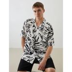 LC Waikiki Ekru Regular Fit Kısa Kollu Desenli Viskon Erkek Gömlek