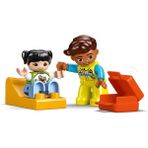 Lego 10447 19 Parça Duplo Ambulans ve Sürücü