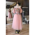 Lenta Moda Pudra Düz Yaka Renkli Dantel Kaplı Midi Boy Abiye ve Gece Elbisesi