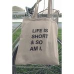 Life Is Short So Am I Kısa Boylu Şaka Komik Hediye Baskılı %100 Pamuklu Ham Bez Bej Çanta