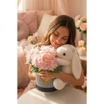 Livra Gift Işıltılı Taçlı Peluş Tavşan ve Pembe Ortancalı "Love" Tasarımlı Silindir Hediye Kutusu