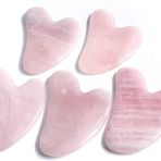 LOVELYBİRD El yapımı doğal gül kuvars/yeşil yıldız taşı Gua Sha Guasha hamam masaj aleti, akupunktur terapisi için kalp şeklinde eyer tahtası (2 adet/set)