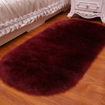 Lüks Suni Koyun Derisi Parça Halı Yatak Odası için Peluş Tüylü Halı Koltuk Kılıfı için Yumuşak Zemin Paspası Şarap Kırmızısı 31x63 inç (80x160 cm) Rahat Ev Dekoru