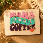 Mama Needs Coffee Ahşap Duvar Dekoru | Retro Renkli Wooden Sign | Kahve Köşesi Dekoru | Handmade Ahşap Tablo | Coffee Bar Dekoru