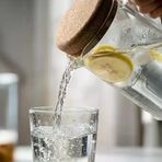 Mantar Kapaklı Borosilikat Cam Sürahi 2 Litre - Dayanıklı Minimalist Karaf Şişesi