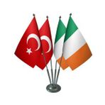 Masa Üstü İrlanda Bayrağı Türk Bayrağı Dörtlü Krom Direk Masa Bayrak Seti