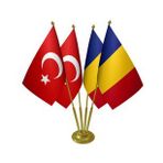 Masa Üstü Romanya Bayrağı Türk Bayrağı Dörtlü Pirinç Direk Masa Bayrak Seti