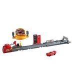 Mattel Cars Maceraya Başlangıç Oyun Seti Cars Maceraya Başlangıç Oyun Seti ile Şimşek McQueen oyuncak araba JDJ02