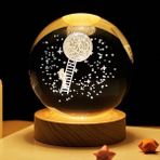 MCM Group Dekoratif Merdivenli Astronot ve Ay Tasarımlı Ahşap Altlıklı Işıklı Cam Küre Cam:6cm Ahşap:2cm - Lisinya