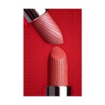 Mena Rise Alix Avien Uzun Süre Kalıcı Nemlendirici Pürüzsüz Etkili Yarı Mat Ruj Satin Touch Lipstick 826 Allure Red - --