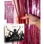 MERCY LONDON Arka Planda Tinsel Metalik Pembe Saçak Perdeleri