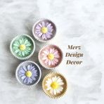 Merz Design Decor Dekoratif Hediyelik El Yapımı Beton Saksıda %100 Doğal Vegan Soya Wax Papatya Mum - Yeşil
