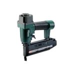 Metabo 601568500 basınçlı hava mandal cihazı/çivi tabancası DSN 50 " | Euro & ARO/Orion nipel takma 1/4, yağ şişesi, gözlük, çanta (Tip: Skn Uzunluk 15 – 50 mm | baskı 5/8 bar | hava P. Schlag 0,66 L)