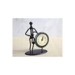 Metal Saatli Saksafon Çalan Müzisyen P2225S4047