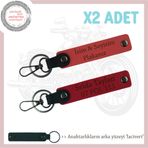 MiaWiki Kişiye Özel İsimli Plakalı İkili Anahtarlık, Standart, MH-KAN-MT-11962x2, Nar Çiçeği-Kırmızı-lacivert, üniseks-yetişkin