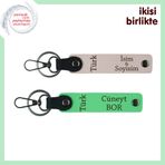 MiaWiki Türk Yazısı Motifli Kişisel Deri Anahtarlık, Standart, MH-KAN-34485x2, pudra-fıstık yeşil, üniseks-yetişkin