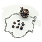 Mini Metal DND zar seti uçan ejderha içi boş D20 zar kolye durumda antika minik Metal zar seti D & D taşınabilir 7 adet zar seti Vintage bakır