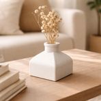 Minimalist Beyaz Mini Vazo, El Yapımı Taş Tozu, 7 cm, Mat Finish, Japandi & İskandinav Stil, Masa Üstü Dekor