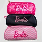 Miniso Barbie Lisanslı Kalemlik, 21 cm, Fermuarlı, Siyah