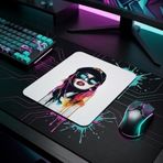 MİRAİ Sokak Sanatı/Grafiti Tarzı Kadın Portresi (Şapka, Gözlük, Damlama Boya) Özel Baskılı Kare Mousepad [19×23 cm] - Bireysel ve Kurumsal Siparişe Uygun