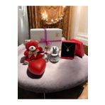 miraybutikhediyelikesya Sevgiliye Özel Hediye Kutusu – Kalpli Kolye, Işıklı Kar Küresi ve Peluş Ayıcık